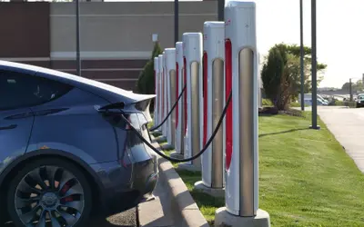 Tesla autorise enfin l'arrachage d'urgence de ses bornes