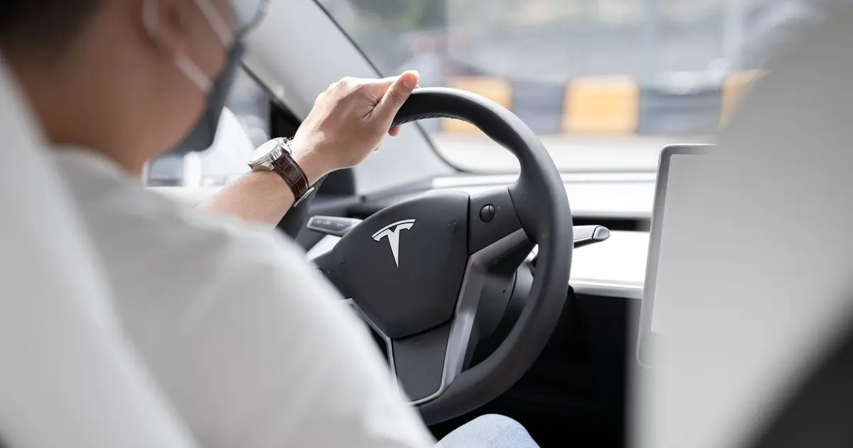 Tesla FSD en Europe : le vote décisif repoussé à décembre